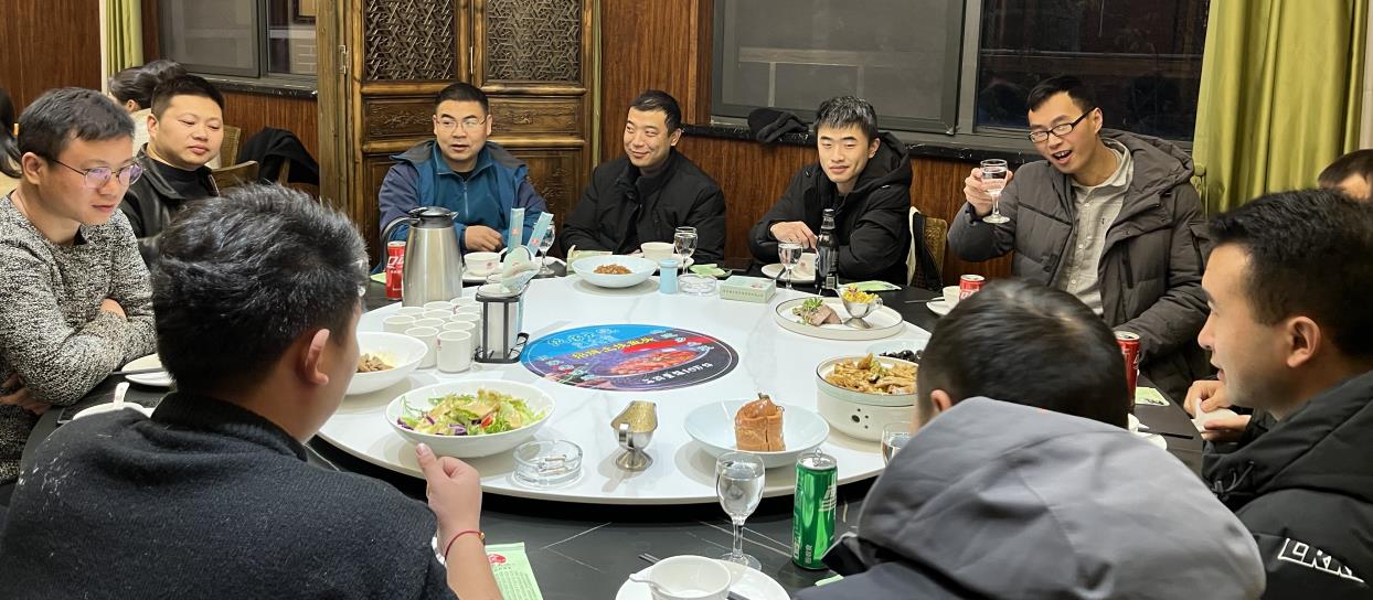 公司年会.jpg 公司年会.jpg